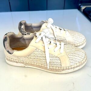 Universal Threads Women’s Size 7.5 Shoe